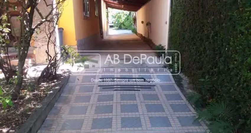 Casa com 3 quartos à venda na Rua Olímpio de Castro, Jardim Sulacap, Rio de Janeiro