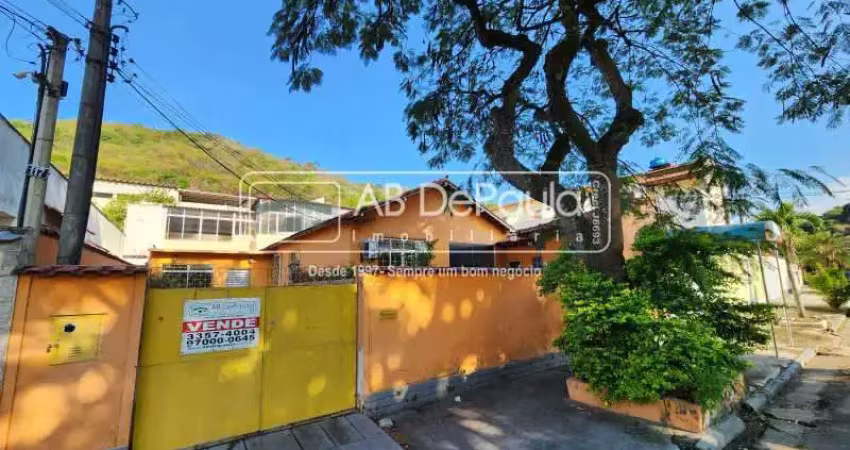 Casa com 6 quartos à venda na Rua Pacheco de Oliveira, Jardim Sulacap, Rio de Janeiro