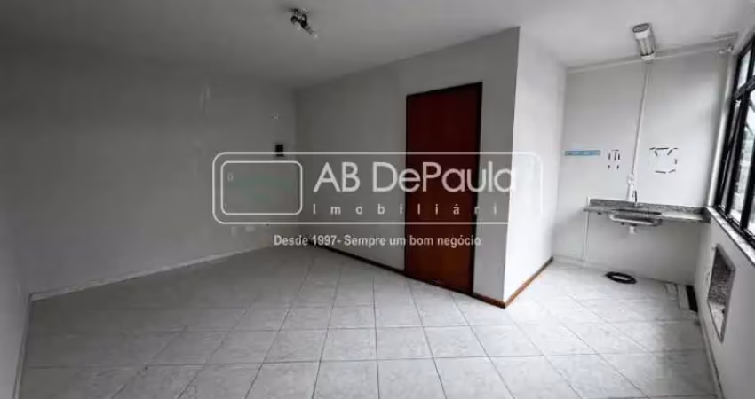 Sala comercial com 1 sala para alugar na Praça Saiqui, Vila Valqueire, Rio de Janeiro