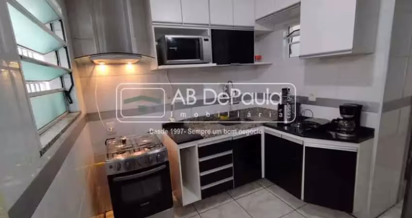 Casa com 2 quartos à venda na Rua Vicente Neiva, Jardim Sulacap, Rio de Janeiro