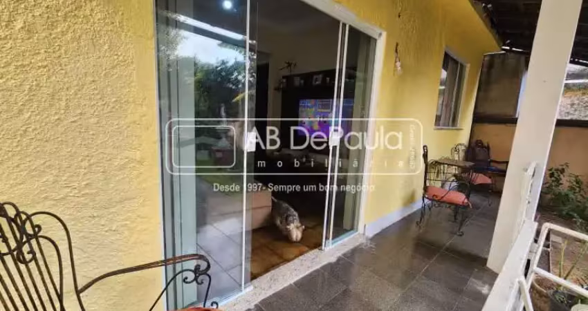 Casa com 2 quartos à venda na Rua Mário Barbedo, Vila Valqueire, Rio de Janeiro