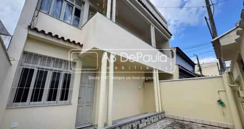 Casa com 2 quartos para alugar na Rua Marina, Bento Ribeiro, Rio de Janeiro