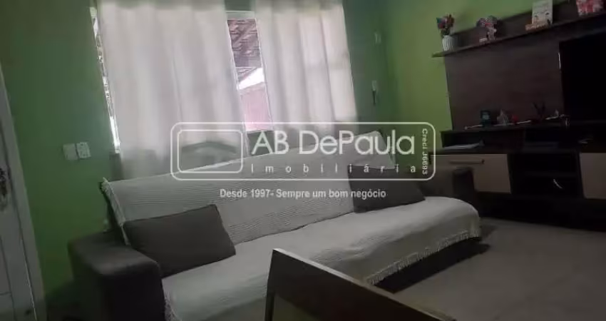 Casa com 3 quartos à venda na Rua Fernandes Sampaio, Jardim Sulacap, Rio de Janeiro