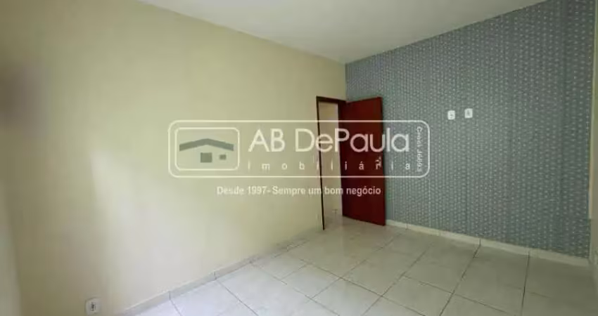 Casa com 1 quarto para alugar na Rua Almeida e Sousa, Magalhães Bastos, Rio de Janeiro
