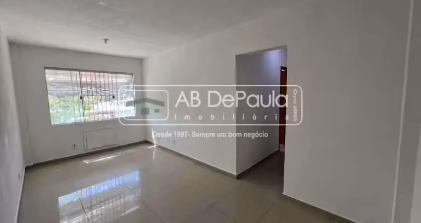 Apartamento com 2 quartos para alugar na Rua Carinhanha, Magalhães Bastos, Rio de Janeiro