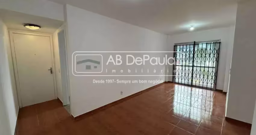 Apartamento com 2 quartos para alugar na Rua Otton da Fonseca, Jardim Sulacap, Rio de Janeiro