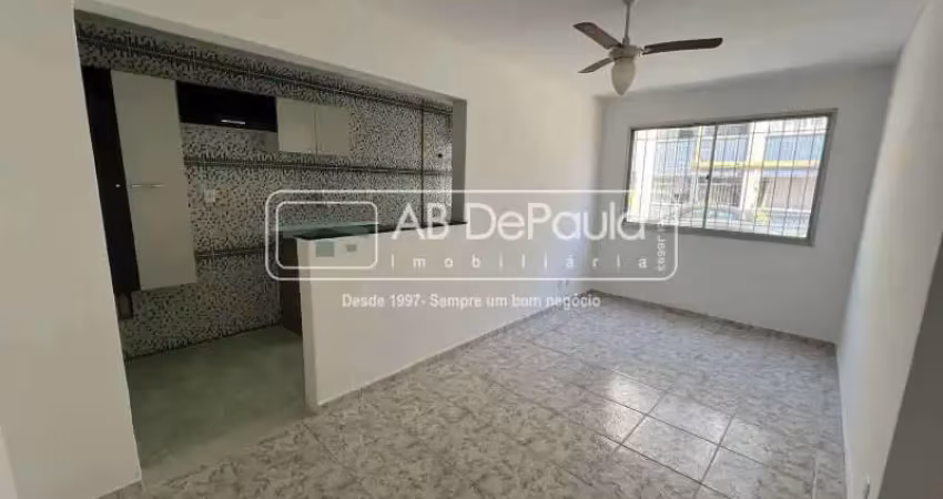 Apartamento com 2 quartos para alugar na Rua Guilherme Fernandes, Jardim Sulacap, Rio de Janeiro