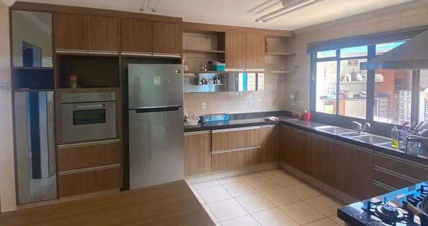 Casa 2 dormitórios e 1 suíte