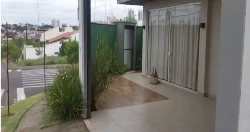 Casa de 4 dormitórios, 4 banheiros e 2 vagas de garagem