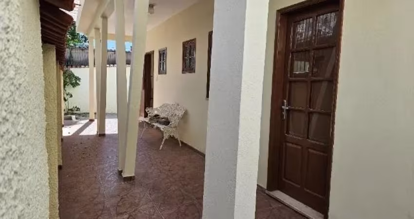 Casa linear no centrão de Cabo Frio.