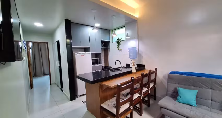 Apartamento 1 quarto térreo com área externa privativa. centro - cabo frio - rj