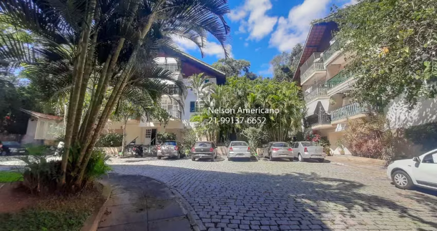 Duplex com com três suítes excelente localização em pendotiba