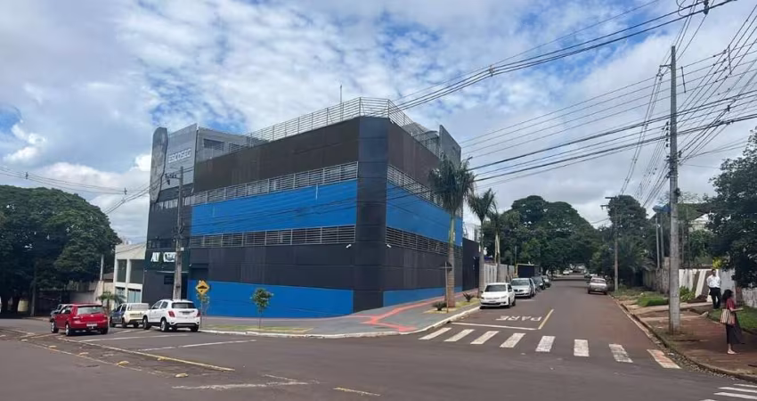 Salão comercial localizado na Zona 08