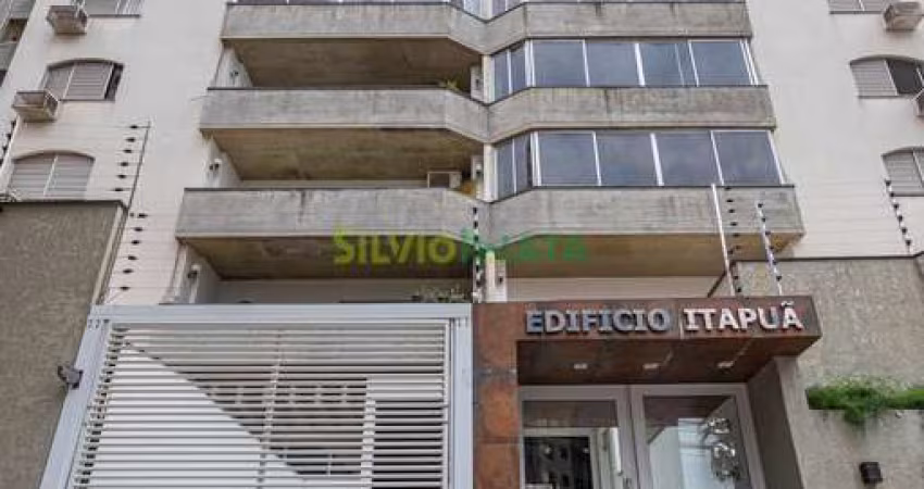 EXCELENTE APARTAMENTO MOBILIADO NO EDIFÍCIO ITAPUÃ PARA MORAR NO CENTRO DA CIDADE.