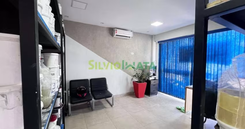 VENDE-SE BARRACÃO EM LOCALIZAÇÃO PRIVILEGIADA.