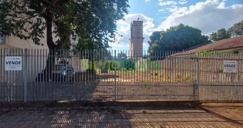Terreno amplo à venda  em ótima localização na Zona 07!