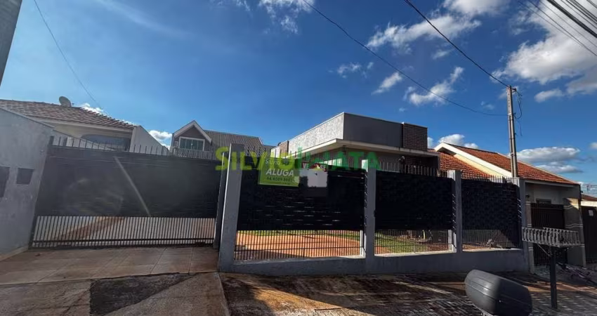 EXCELENTE CASA ASSOBRADADA  DE 03 QUARTOS E AMPLO QUINTAL PARA MORAR NO PARQUE INDUSTRIAL BANDEIRANTES.
