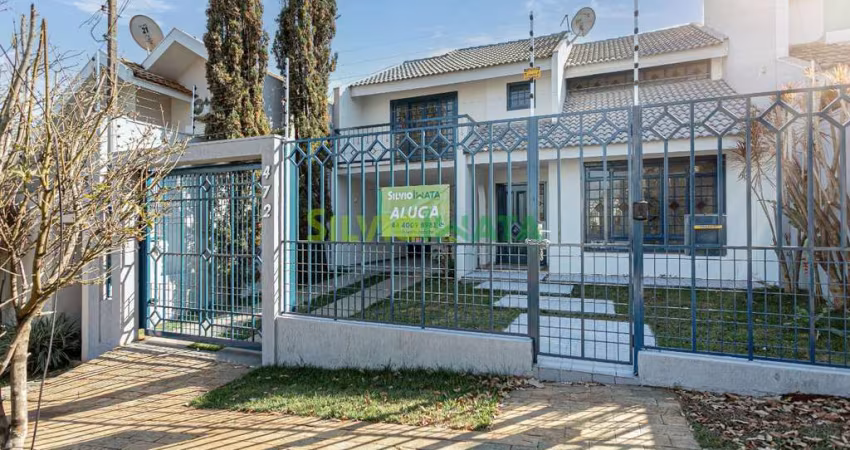 EXCELENTE SOBRADO COM PISCINA, 03 QUARTOS E AMPLO QUINTAL PARA MORAR NO JARDIM NOVO HORIZONTE.