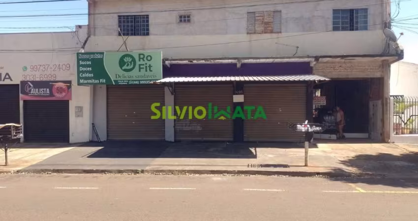 Ótima oportunidade de investimento Localização privilegiada  Terreno com sala comercial, dois apartamentos e uma casa nos fundos