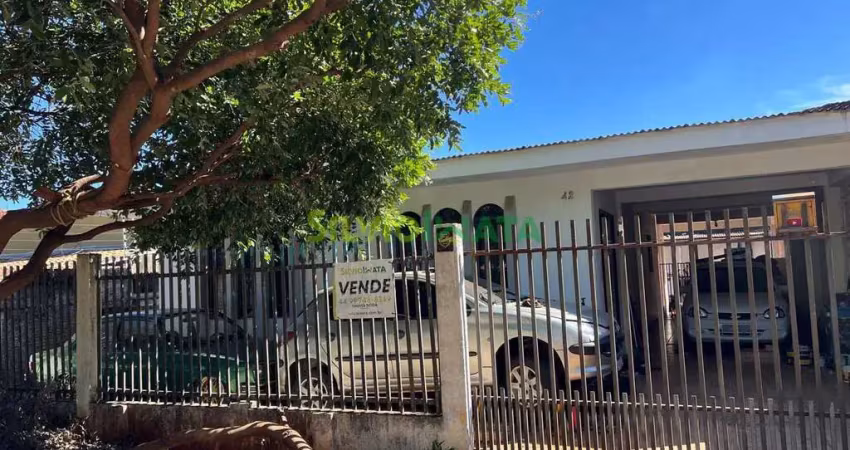 Casa com 3 quartos à venda na Rua Amador Bueno, 42, Conjunto Residencial Itamaraty, Maringá
