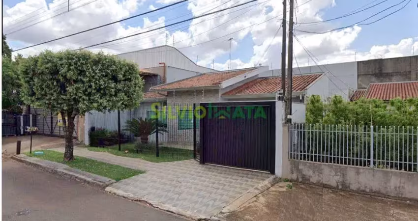 Casa térrea com piscina no jardim real  conforto e estilo
