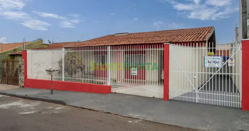 Excelente casa de fundo na rua dalva oliveira, conj. residencial cidade alta, próximo à avenida carmen miranda.