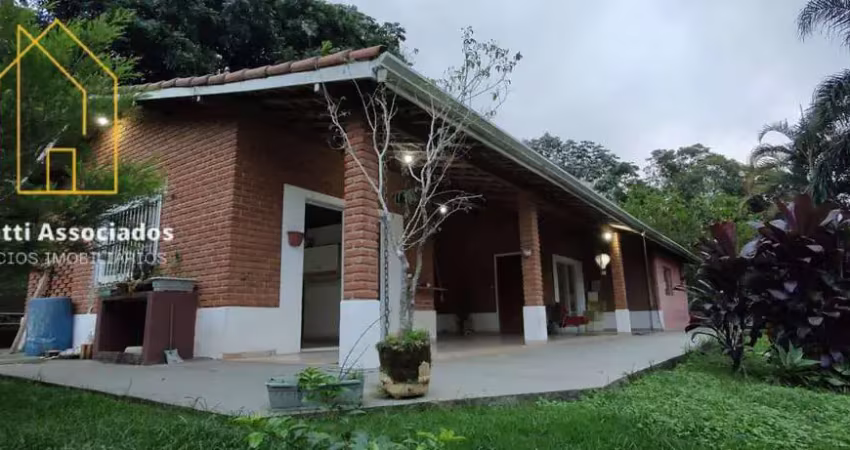 Casa Térrea, 03 dorm, 01 suíte, 1053 m² 06 vagas, arborizada, fácil acesso.