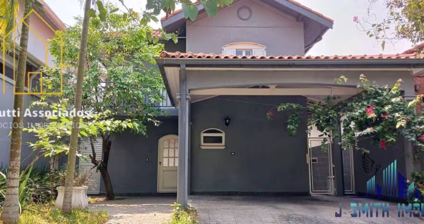 CASA 3 SUÍTES, QUINTAL, EM CONDOMÍNIO NA RUA DO SHOPPING