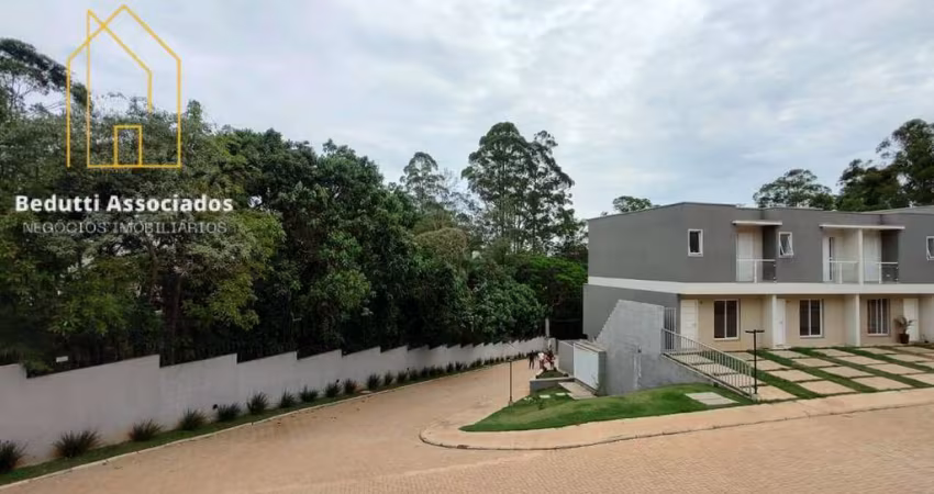 CASA 2 SUÍTES, 75m², 2 VAGAS, CONDOMÍNIO LAZER COMPLETO. KM 26 DA RAPOSO