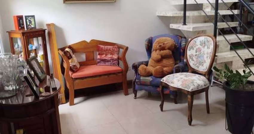 Casa 03 dormitórios, 1 suíte com sacada, pé direito duplo, 2 vagas