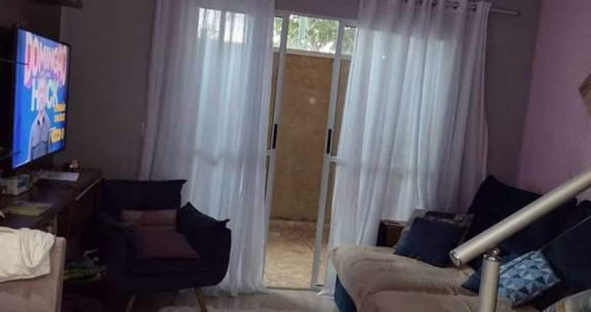 Sobrado com 02 dormitórios, quintal com churrasqueira
