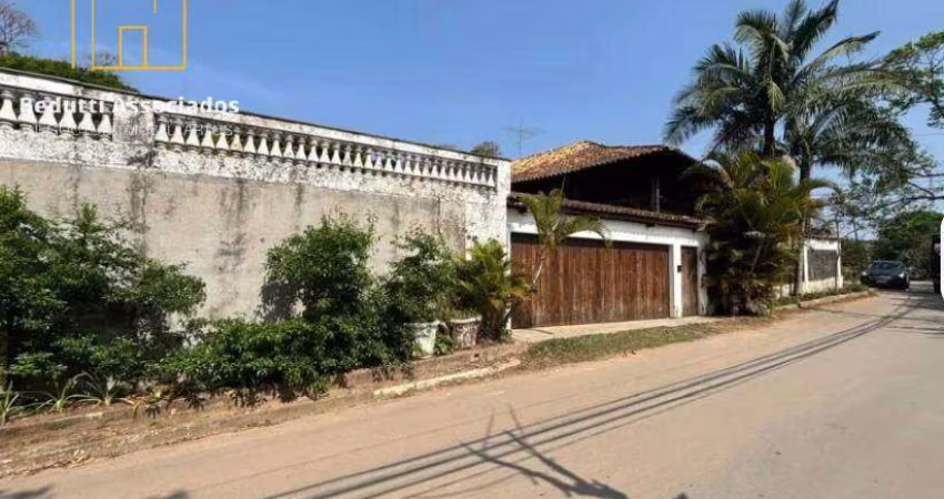 Casa de Condomínio com 4 Quartos e 3 banheiros para Alugar