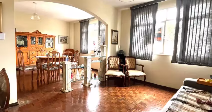 More em um dos locais mais procurados de juiz de fora, com muitos comércios de alto padrão, shopping, e tudo que você precisa!