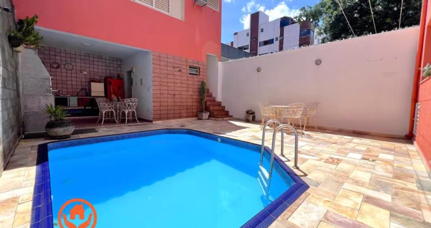 CASA GEMINADA À VENDA NO BAIRRO CASTELO, 4 QUARTOS, ESRITÓRIO, 4 VAGAS, PISCINA, CHURRASQUEIRA, 292M²