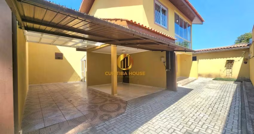 Espaçoso sobrado em condominio fechado no Boqueirão com garagem ampla