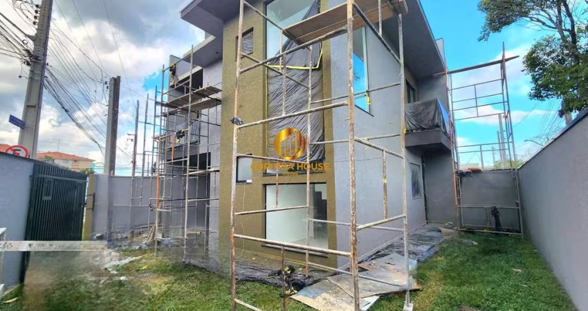 Sobrado de Esquina com 3 quartos sendo 1 suite no Sítio Cercado e amplo terreno privativo e único!