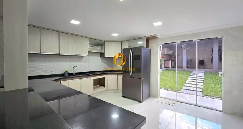 Sobrado triplex de alto padrão com 4 quartos sendo 2 suítes master,  no condomínio camélia, cidade industrial de curitiba