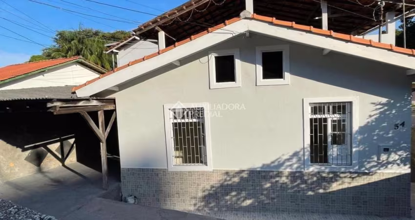 Casa com 3 quartos para alugar na Rua Jordino Ventura, 54, Centro, São José