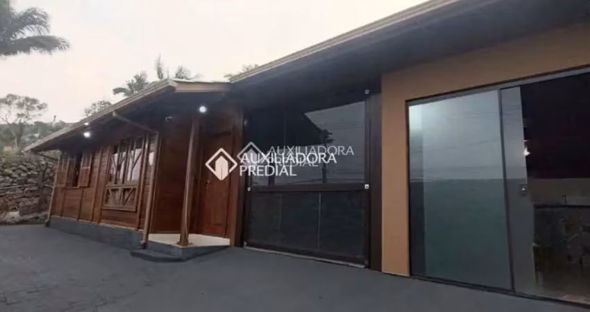 Casa com 2 quartos para alugar na Rodovia Francisco Thomaz dos Santos, 668, Morro das Pedras, Florianópolis
