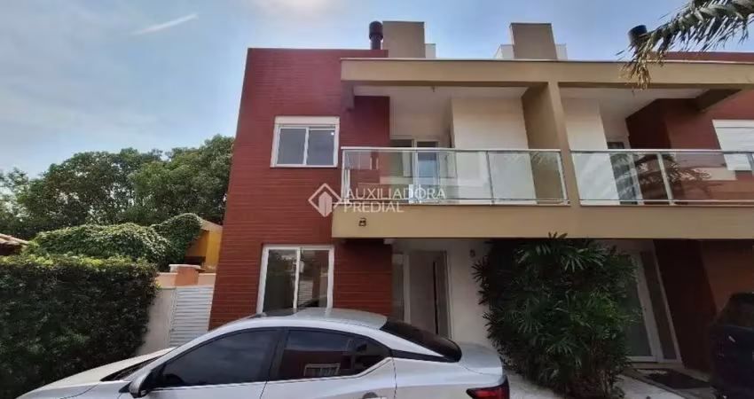 Casa em condomínio fechado com 3 quartos para alugar na Rua Grumixama, 215, Campeche, Florianópolis