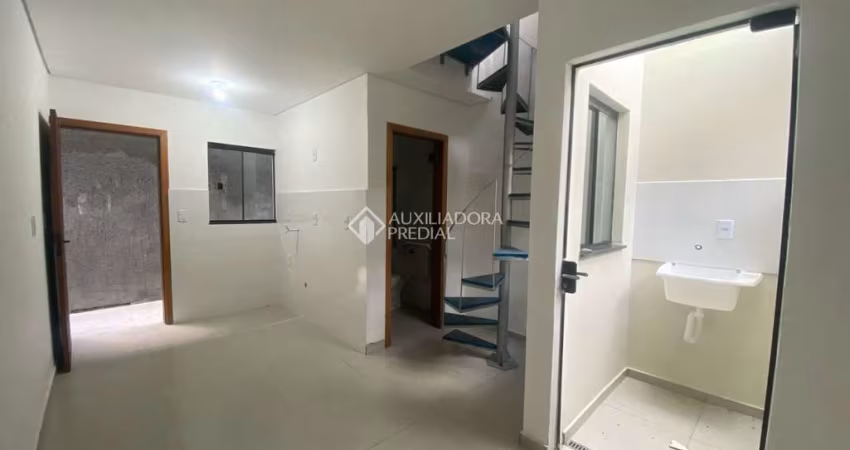 Casa com 2 quartos para alugar na Rua Manoel Soares D'Azevedo Maia, 346, Carianos, Florianópolis