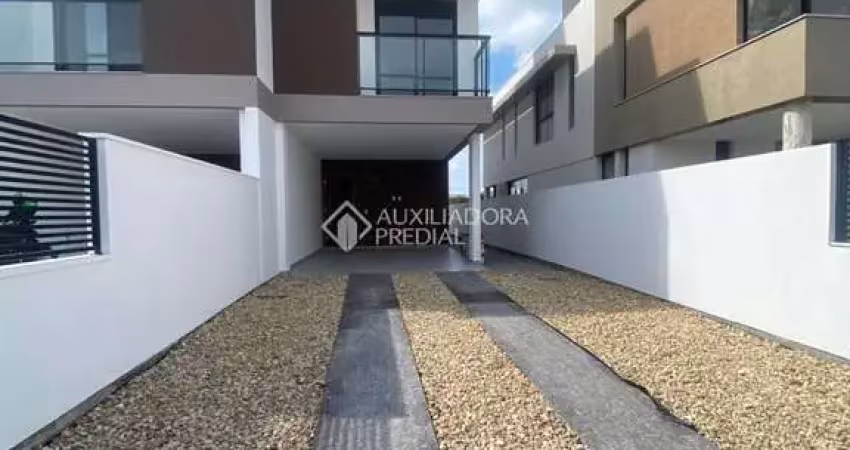 Casa com 3 quartos para alugar na A Loteamento Mares Do Sul, 20, Campeche, Florianópolis