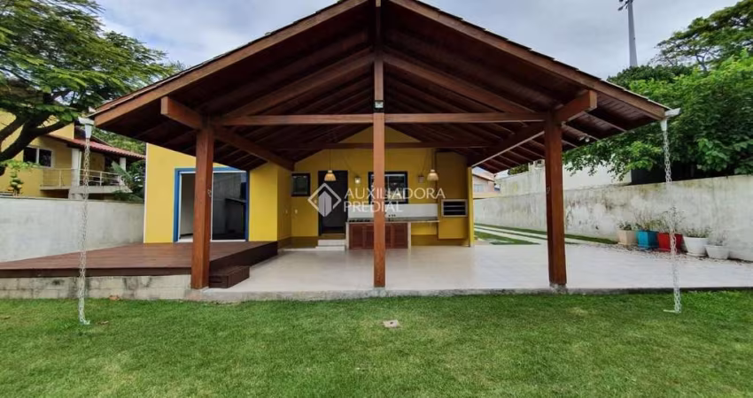 Casa com 2 quartos para alugar na Servidão Nelson Conrado da Silva, 333, Campeche, Florianópolis