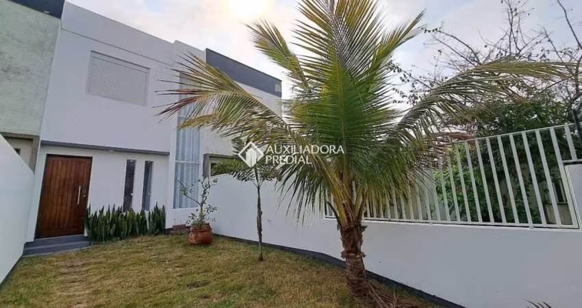 Casa com 3 quartos para alugar na Mogno, 79, Campeche, Florianópolis