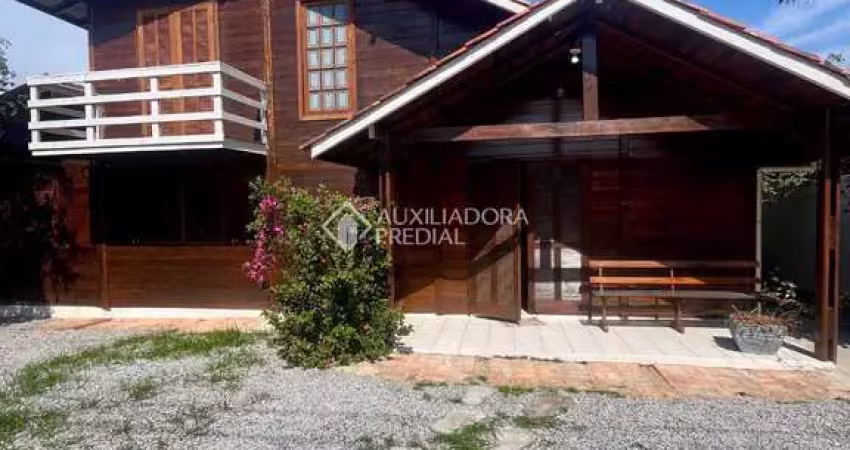 Casa com 5 quartos para alugar na Servidão dos Artistas, 238, Rio Tavares, Florianópolis