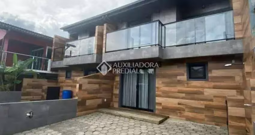 Casa com 2 quartos para alugar na Da Tarrafa, 24, Capão, Garopaba