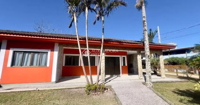 Casa com 3 quartos para alugar na Abílio Manoel De Lima, 1, Areais da Palhocinha, Garopaba