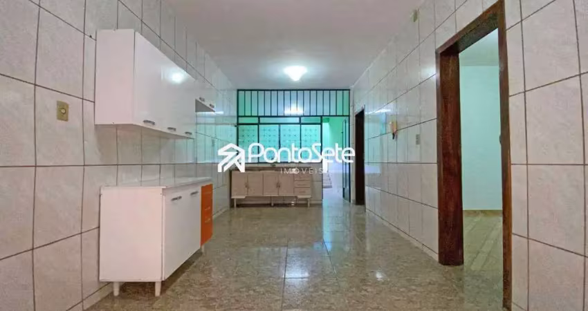 Casa com 3 quartos para alugar no Centro, Divinópolis 
