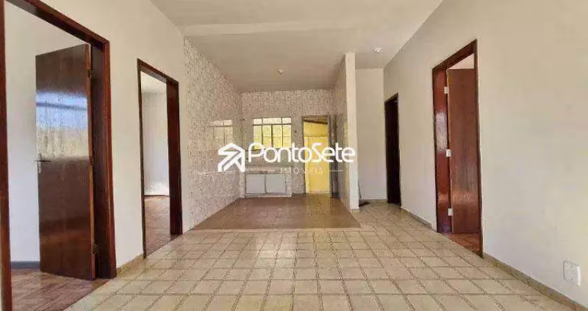 Casa com 3 quartos para alugar no Planalto, Divinópolis 