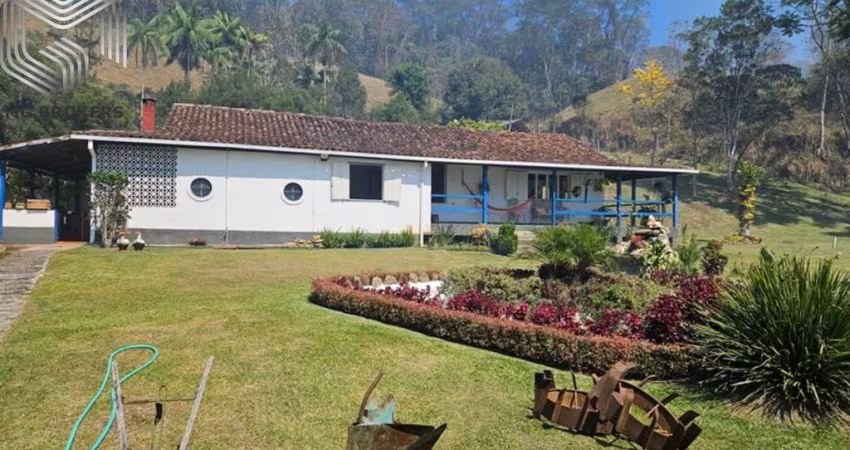 Sitio de Luxo à Venda em Nova Friburgo-RJ, Amparo: 8 Quartos, 8 Suítes, 12 Salas, 9 Banheiros, 10 Vagas de Garagem, 275.000 m² de Área.